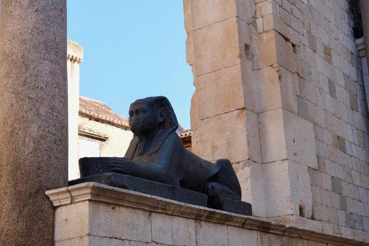 Split PRIVATE History Walking Tour for YOUR GROUP / Local Guide