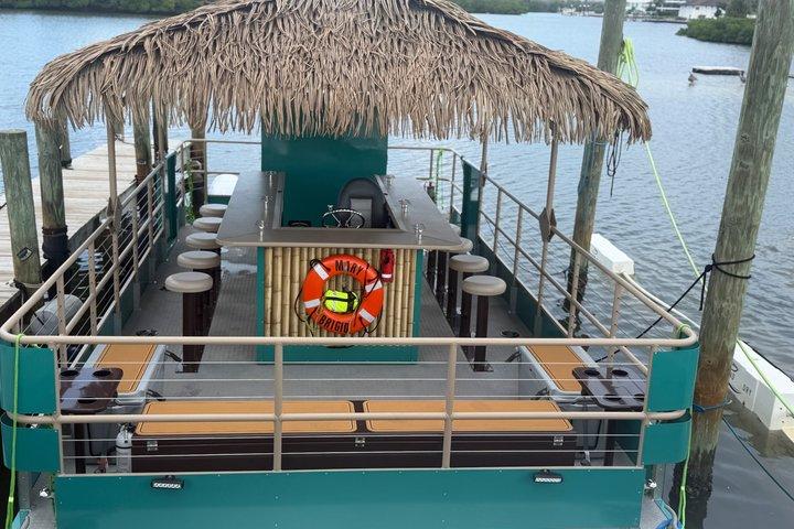 フォートマイヤーズビーチでの90分間のパブリック・ティキボートツアー