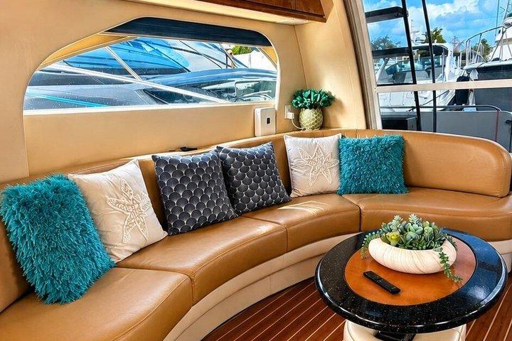 マイアミ 50 - フィート Maxum Yacht:平日無料時間&ジェットスキーオプション
