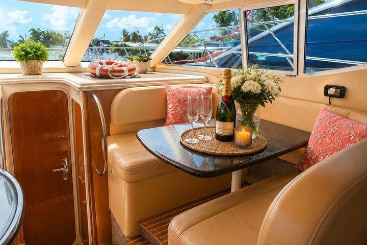 マイアミ 50 - フィート Maxum Yacht:平日無料時間&ジェットスキーオプション