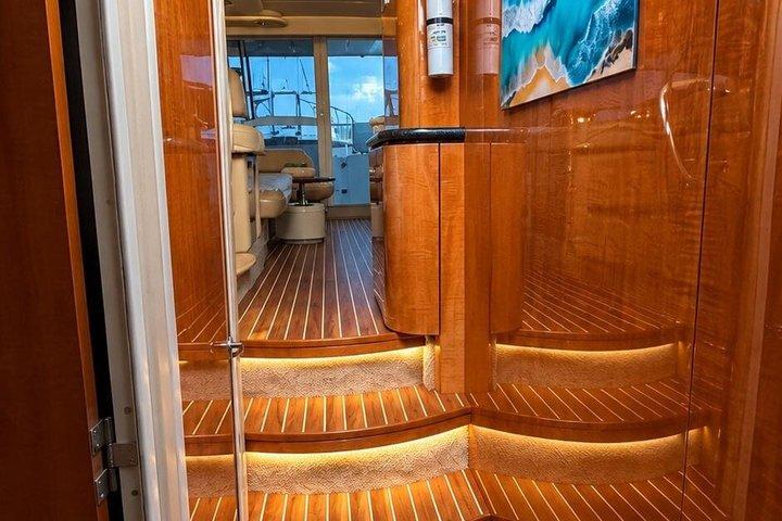 マイアミ 50 - フィート Maxum Yacht：平日無料時間＆ジェットスキーオプション