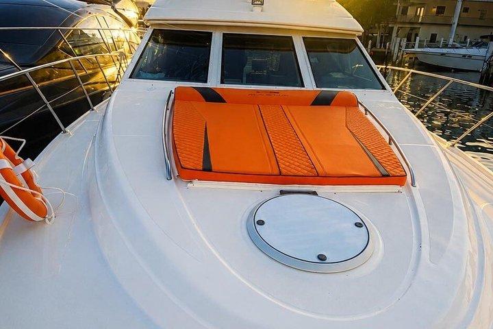 マイアミ 50 - フィート Maxum Yacht：平日無料時間＆ジェットスキーオプション