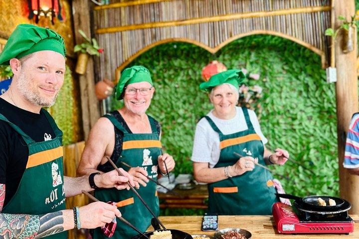 ホイアン料理教室（ローカルマーケット、バケツボート、漁と料理）