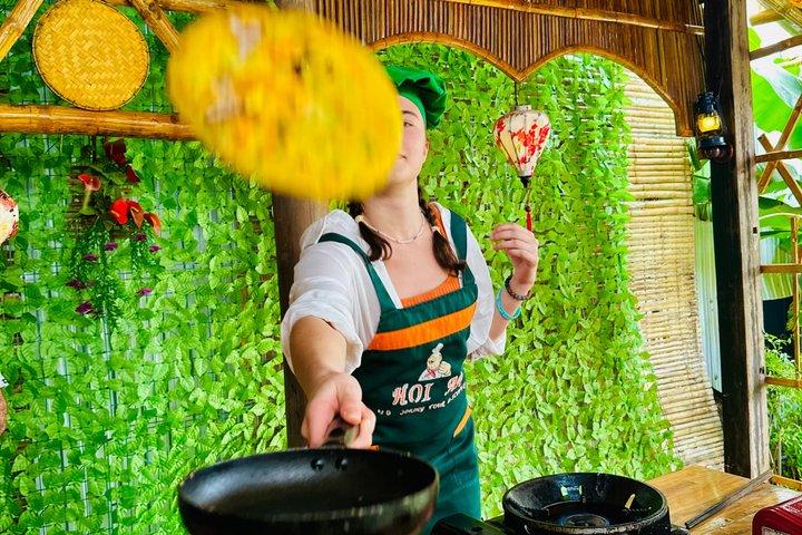 ホイアン料理教室（ローカルマーケット、バケツボート、漁と料理）