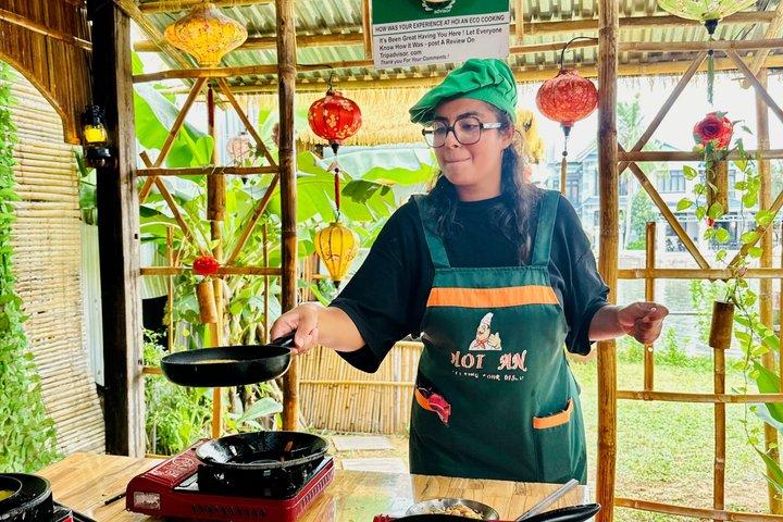 ホイアン料理教室（ローカルマーケット、バケツボート、漁と料理）