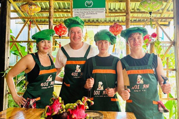 ホイアン料理教室（ローカルマーケット、バケツボート、漁と料理）