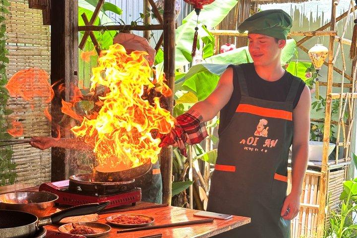 ホイアン料理教室（ローカルマーケット、バケツボート、漁と料理）