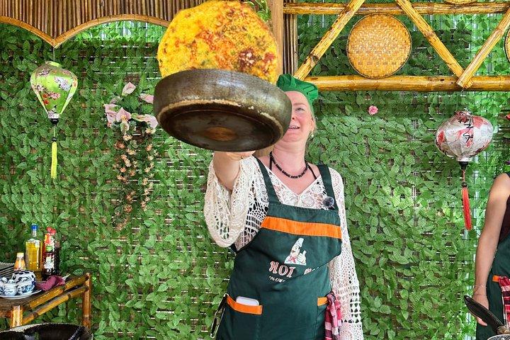 ホイアン料理教室（ローカルマーケット、バケツボート、漁と料理）