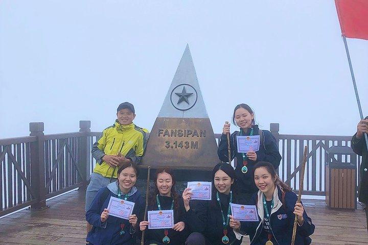 Randonnée d'une journée complète à Fansipan Peak avec Guide local