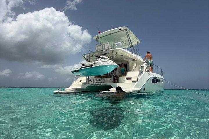Cayman Private luxury Catamaran Experience 41’ Leopard