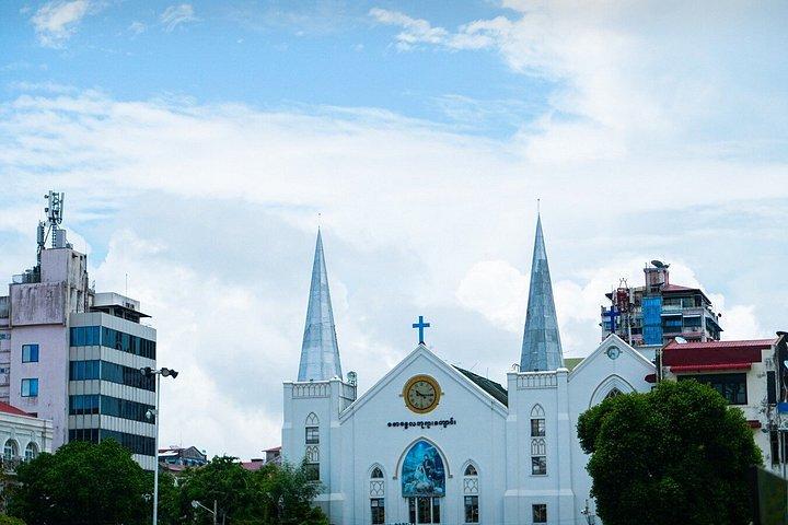 ヤンゴン市内中心部とシュエダゴン寺院のヘリテージ半日ウォーキングツアー