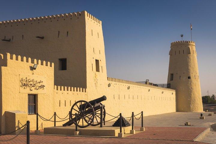 ドバイ発、プライベートガイド付き東海岸一日ツアー(車利用)
