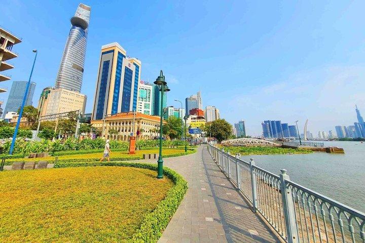 ホーチミン市バイク朝または午後のツアー