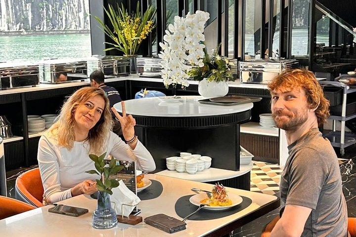 ハノイからカトバ＆ランハー湾へ：美味しいランチ付き5つ星デイクルーズ