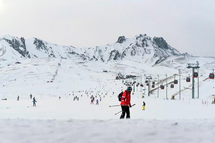 カッパドキア エルジエス山 スキー日帰り旅行(用具・レッスン付き)