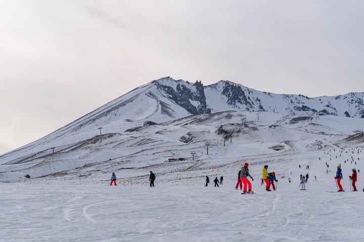 カッパドキア エルジエス山 スキー日帰り旅行（用具・レッスン付き）