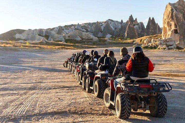カッパドキア ATV ツアー サンライズ サンセット または 日中 ホテル送迎付き
