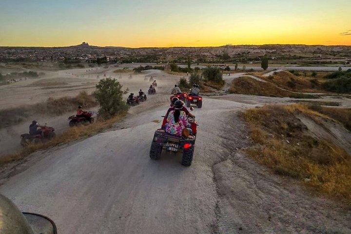 カッパドキア ATV ツアー サンライズ サンセット または 日中 ホテル送迎付き