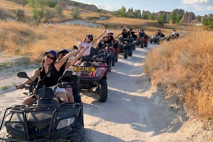 カッパドキア ATV ツアー サンライズ サンセット または 日中 ホテル送迎付き