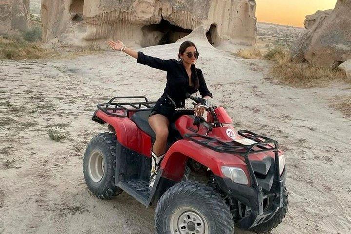 カッパドキア ATV ツアー サンライズ サンセット または 日中 ホテル送迎付き