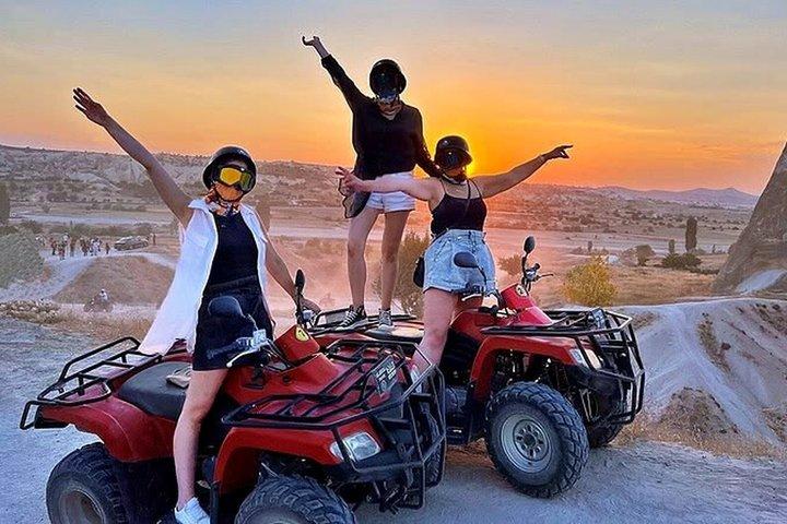 カッパドキア ATV ツアー サンライズ サンセット または 日中 ホテル送迎付き