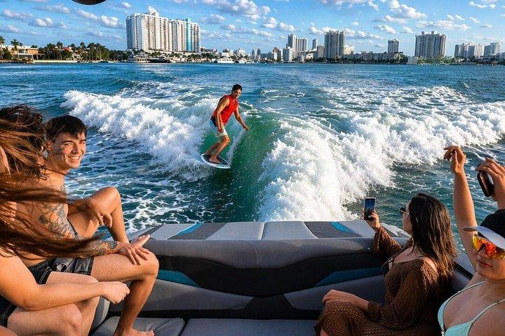 Miami Wakesurf e crociera in barca Skyline