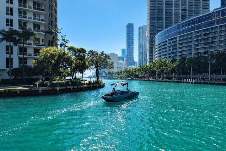 Miami Wakesurf e crociera in barca Skyline