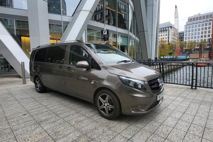 プロの運転手によるプライベート空港送迎サービス