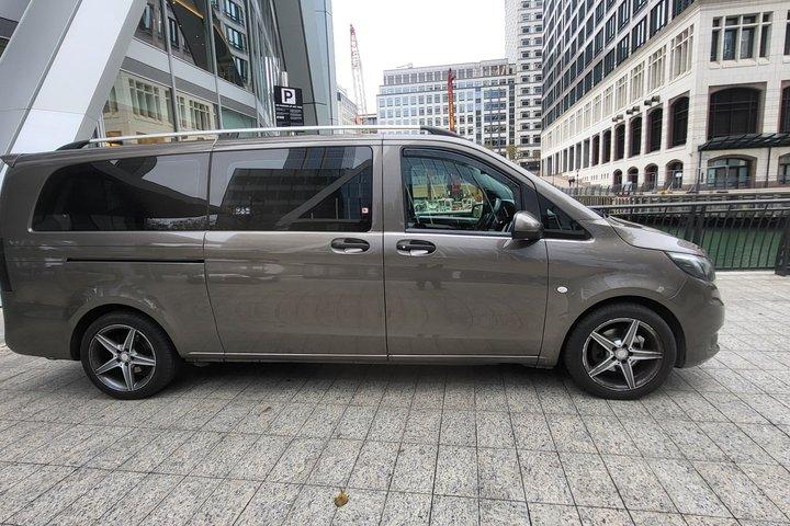 プロの運転手によるプライベート空港送迎サービス