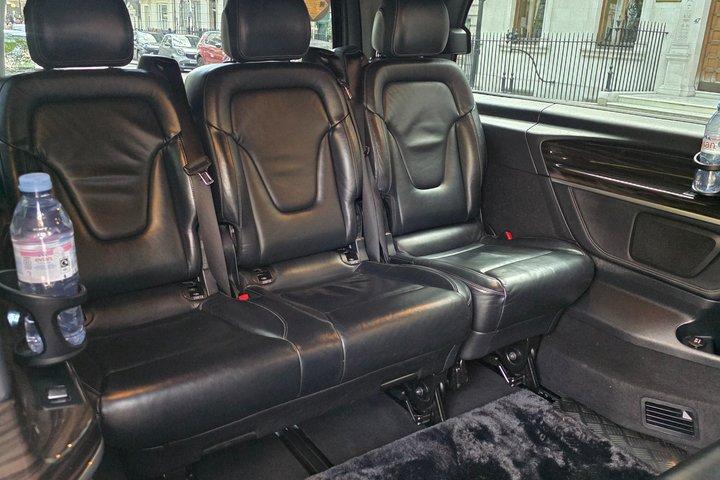 プロの運転手によるプライベート空港送迎サービス