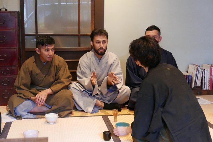 京都の茶道瞑想 茶人と一緒に抹茶を