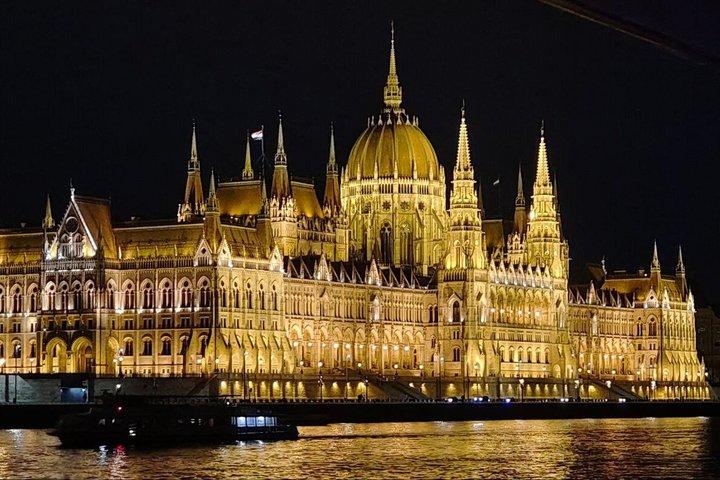 Budapest 50-Minute Sightseeing Cruise With Parliament View (d8)