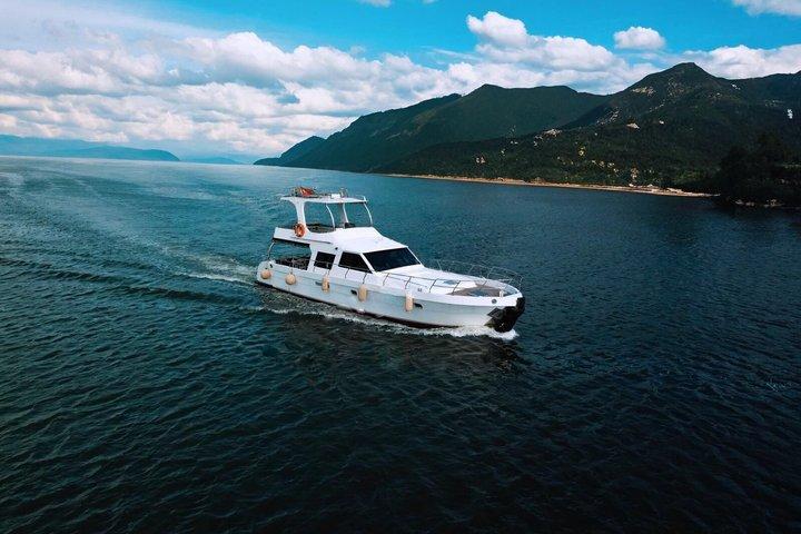 Istanbul Private Bosphorus Golden Horn Yacht Cruise with Drinks