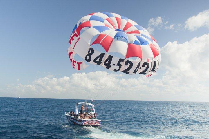 Ocean Parasailing Adventure In フォートローダーデール, FL