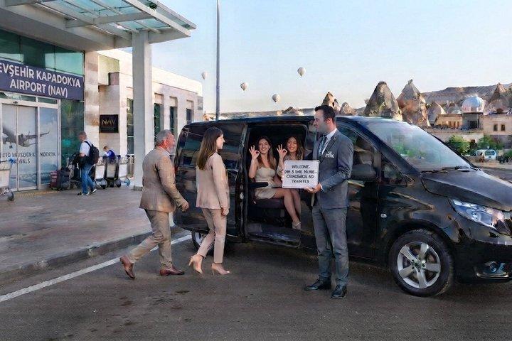 ネヴシェヒル カッパドキア空港 (NAV) からカッパドキアのホテルへの専用送迎