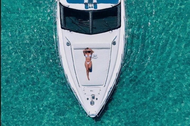 マイアミでのプライベートヨットレンタル、無料ジェットスキー2台付き