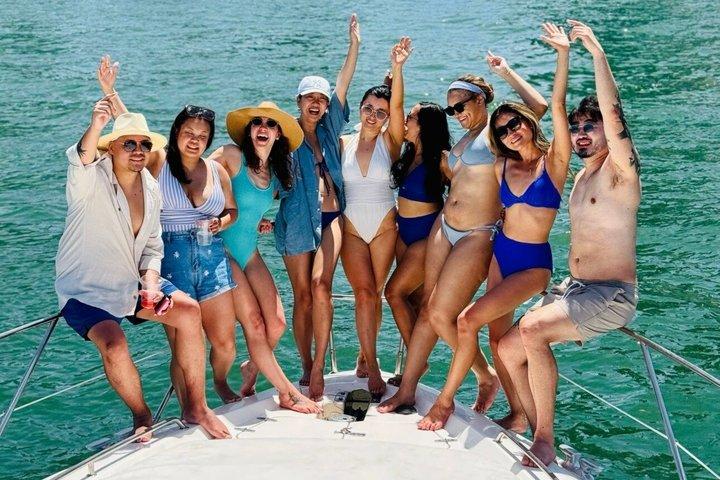 マイアミでのプライベートヨットレンタル、無料ジェットスキー2台付き