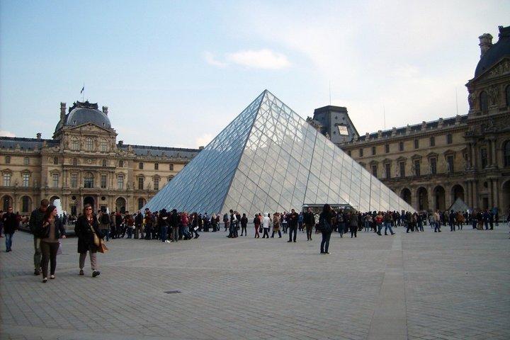 Louvre Museum Explore Iconic Masterpieces with Audio Guide