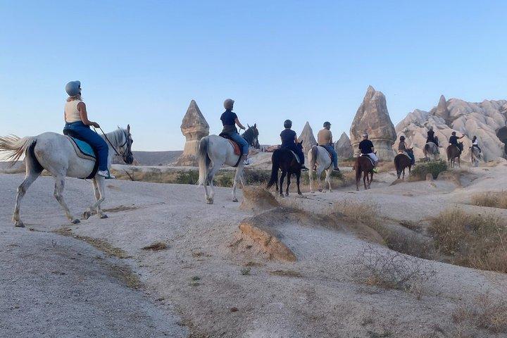 カッパドキアの夕日乗馬：レッド、ローズ＆ソードバレー