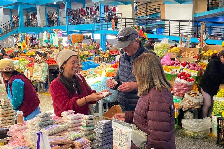 Privat tur til Sacred Valley-markedet og madlavningskursus med Anilu