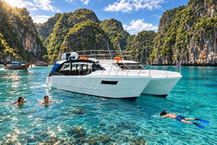 カタマランによるプーケット、ピーピ、カイ諸島シュノーケリングツアー