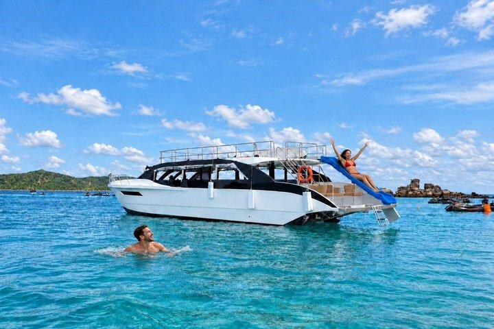 カタマランによるプーケット、ピーピ、カイ諸島シュノーケリングツアー