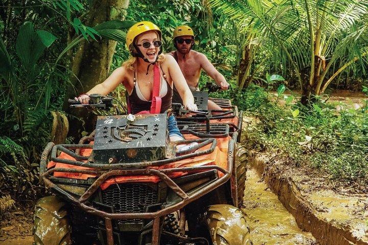 バリ島プライベートATVアドベンチャーとトラガ・シンガ水泳パッケージ