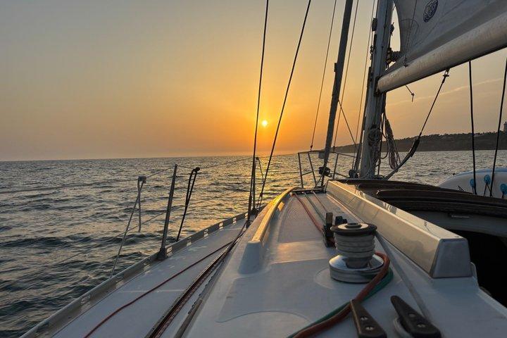 カスカイスの夕日セーリングツアー 2時間