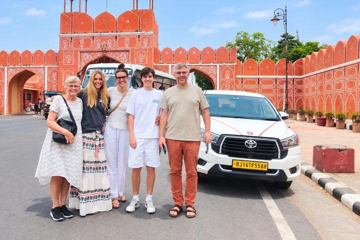 Jaipur Private Sightseeing Tour by Cab with Local Guide