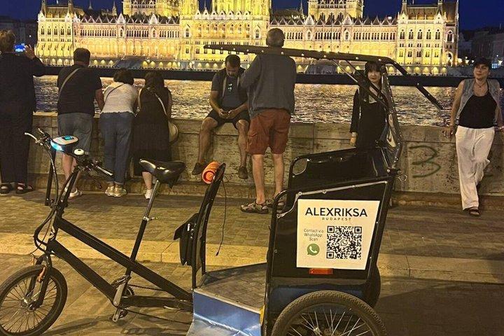 ブダペストのプライベート3時間電動リクシャーツアーとコーヒー