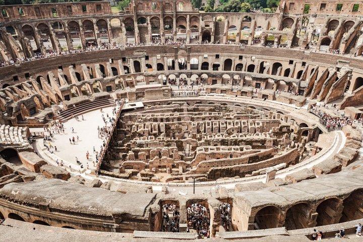 古代ローマのコロッセオ、フォロ、パラティーノの丘のガイド付きツアー
