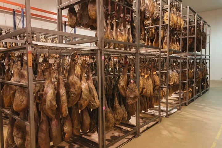 バルセロナ、ラ・ボケリアからイベリアンハム工場見学と試食へ
