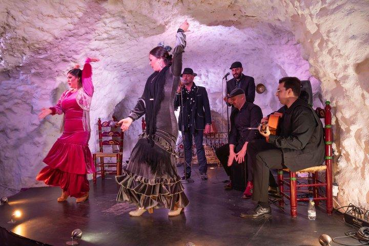 Flamenco Show in einem Höhlenrestaurant in Granada