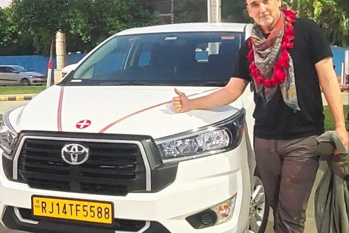 Jaipur Private Sightseeing Tour by Cab with Local Guide